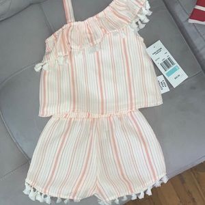 2 piece set. Coral and off white.